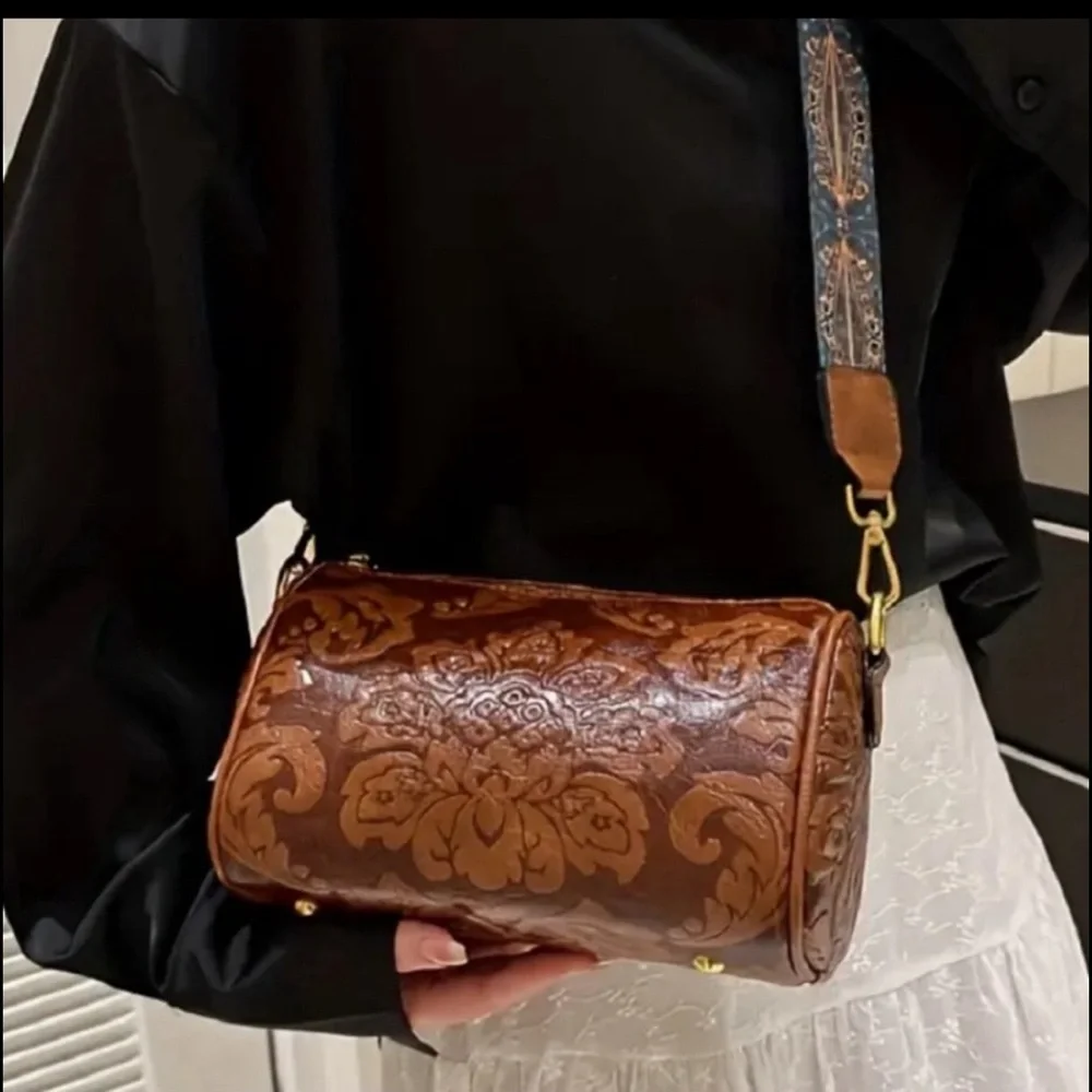 SALE Gorgeous purse - Picture 7 of 7